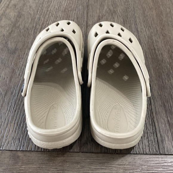 NEW! NOTHINZ SHOES JUNIORS/BIG KID CLOGS | TAN | Size J4 L6 unisex - Picture 9 of 13